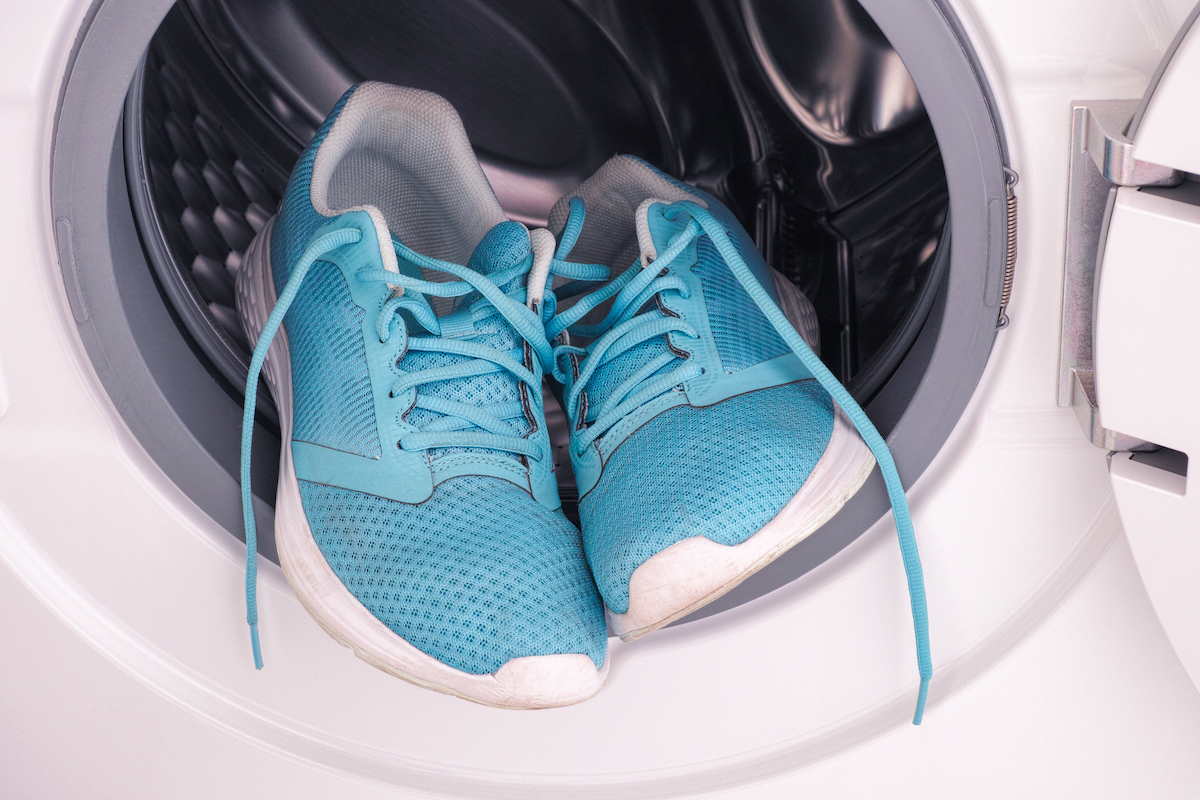 Can running shoes be machine washed?